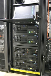 Окружение системы IBM Blue Gene/P: HMC, сервисные-, фронтэнд- и GPFS-узлы. Фото (c) А. В. Позднеев