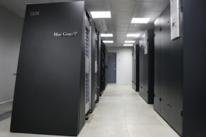 Суперкомпьютер IBM Blue Gene/P и система охлаждения. Фото (c) А. В. Позднеев
